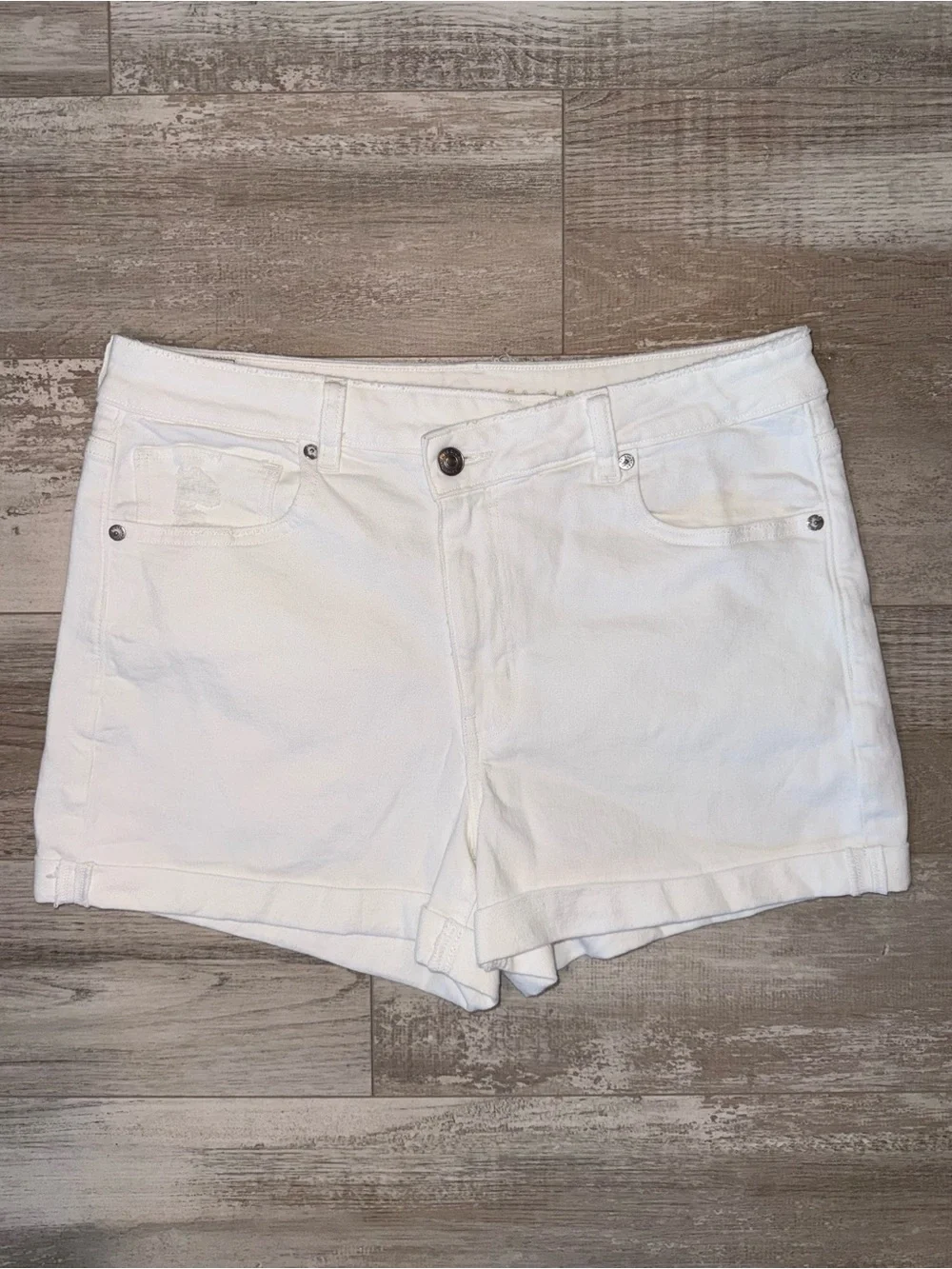 American Eagle White Mom Shorts High Rise Stretch Denim Cuffed Summer Size 12 - Picture 2 of 10